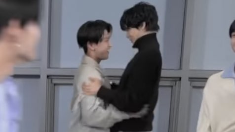 woneydew's tweet photo. jay and k’s hug is so wholesome 😭 https://t.co/3Zl2QIeykX