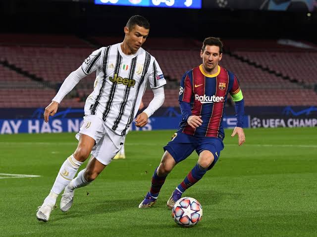 TeamCRonaldo's tweet photo. El Nacional: Messi threatened to leave Paris Saint-Germain if Cristiano was signed. https://t.co/O11lfQedtx