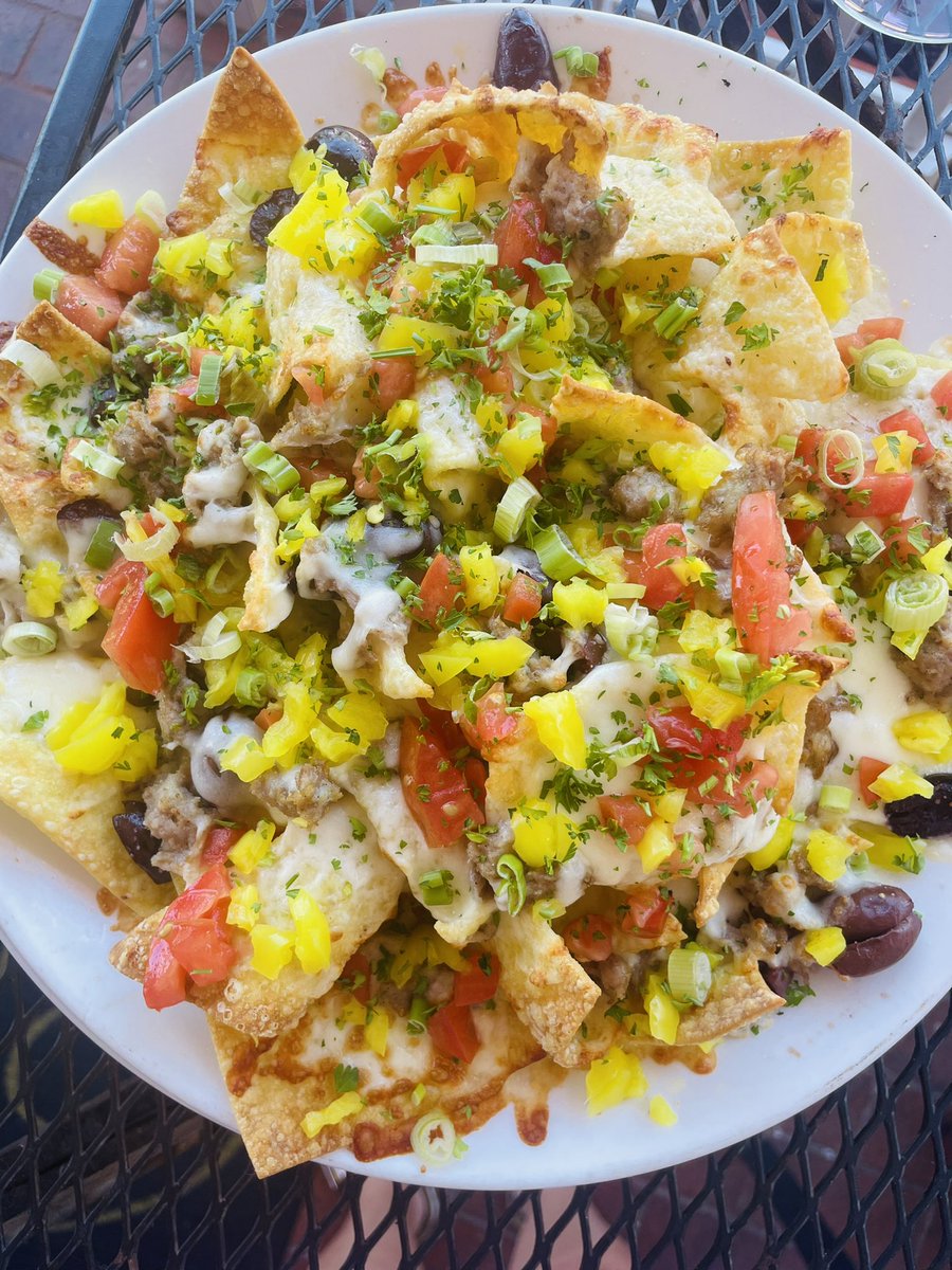 bellavinostl's tweet photo. Italian Sausage Nachos @bellavinostl are fire 🔥!!! Munch on this tapa, along with your favorite 🤩 glass of vino 🍷 #tapas #nachos #winebar #bellavinostl #wine #discoverstc #yum https://t.co/odpDK3B4sZ