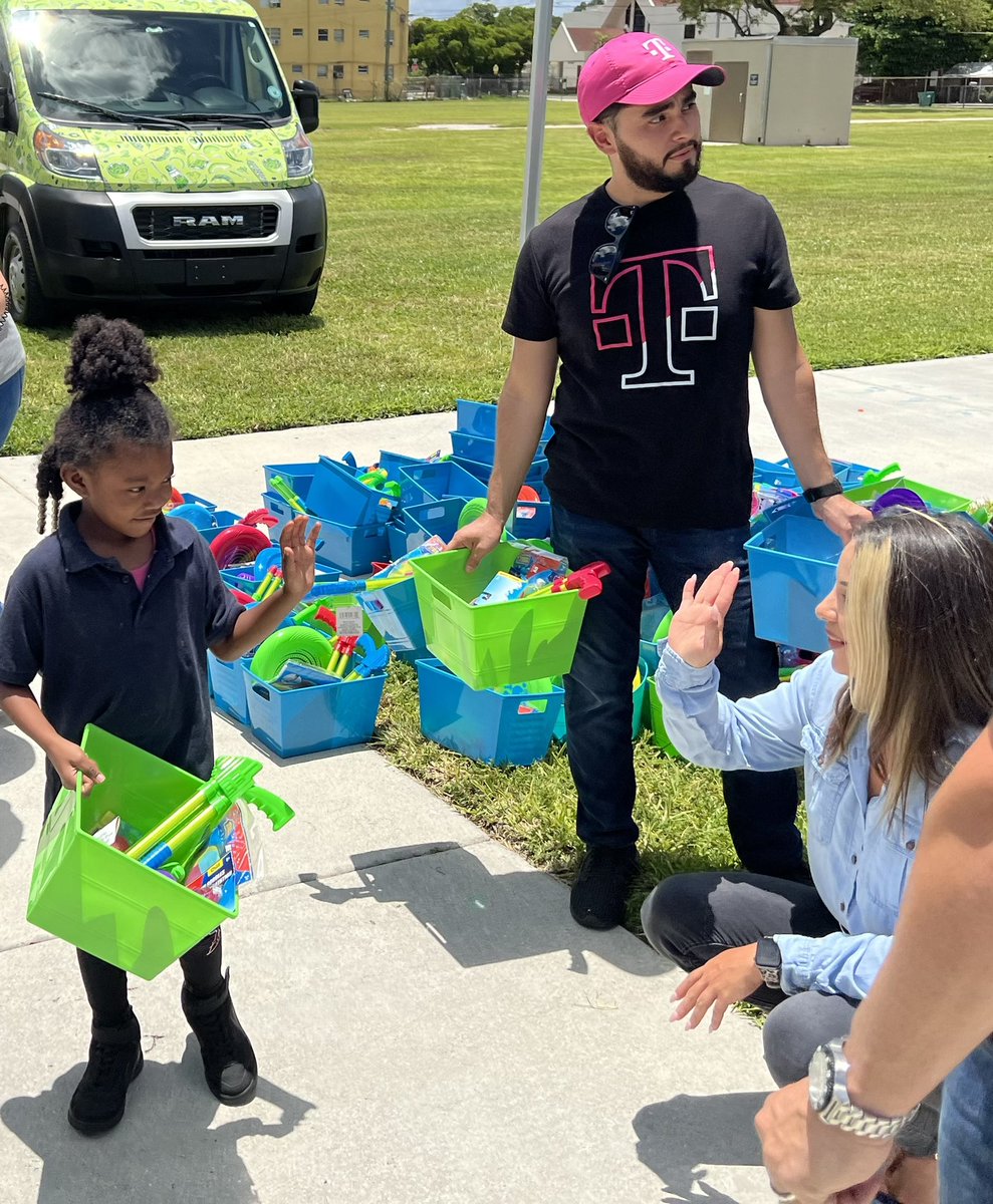 Matt Jones (@mjnfla) on Twitter photo The love from kids is unmatched, we love what we do and giving back is in our Florida South Spartan dna. Thanks to <a href="/tiagostacos/">Tiagos🌮Tacos</a> <a href="/N4Neighbors/">Neighbors 4 Neighbors</a> <a href="/TMobile/">T-Mobile</a> for the opportunity. The love from kids is unmatched, we love what we do and giving back is in our Florida South Spartan dna. Thanks to <a href="/tiagostacos/">Tiagos🌮Tacos</a> <a href="/N4Neighbors/">Neighbors 4 Neighbors</a> <a href="/TMobile/">T-Mobile</a> for the opportunity.