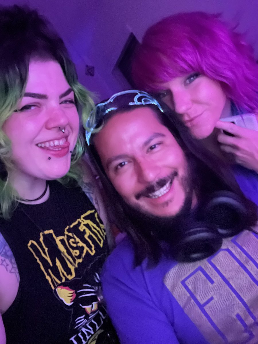 It’s midnight and <a href="/chroma_punk/">chroma punk</a> is full swing on his #synthwave set #LiveOnTwitch  join us for the last hour! <a href="/RetroCraveMM/">RetroCrave</a>