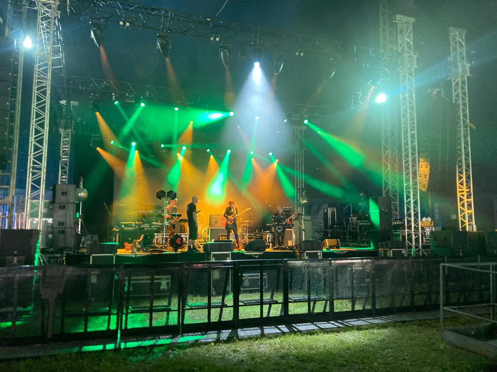 BlackCaseLive's tweet image. What a few weekend it’s been @TheMysterines supporting @ScreamOfficial, @TheLathums supporting @thekillers @brookecombe supporting @PaoloNutini &amp;amp; @JamieWebster94 @brookecombe smashing Glastenbury! 🖤💪🖤🕺