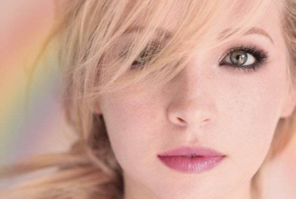 Caroline-Neurotic { parody } tweet media