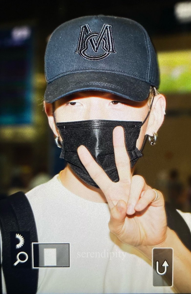 220709 ICN 입국

#KARD #카드 #BM #김매튜
<a href="/KARD_Official/">KARD (카드)</a>