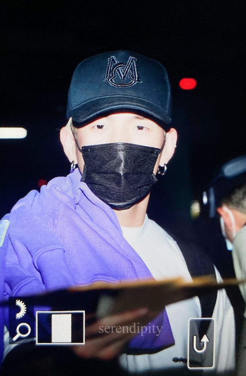220709 ICN 입국

편지 많이 받았다고 자랑하는 강아지..🥹
#KARD #카드 #BM #김매튜
<a href="/KARD_Official/">KARD (카드)</a>