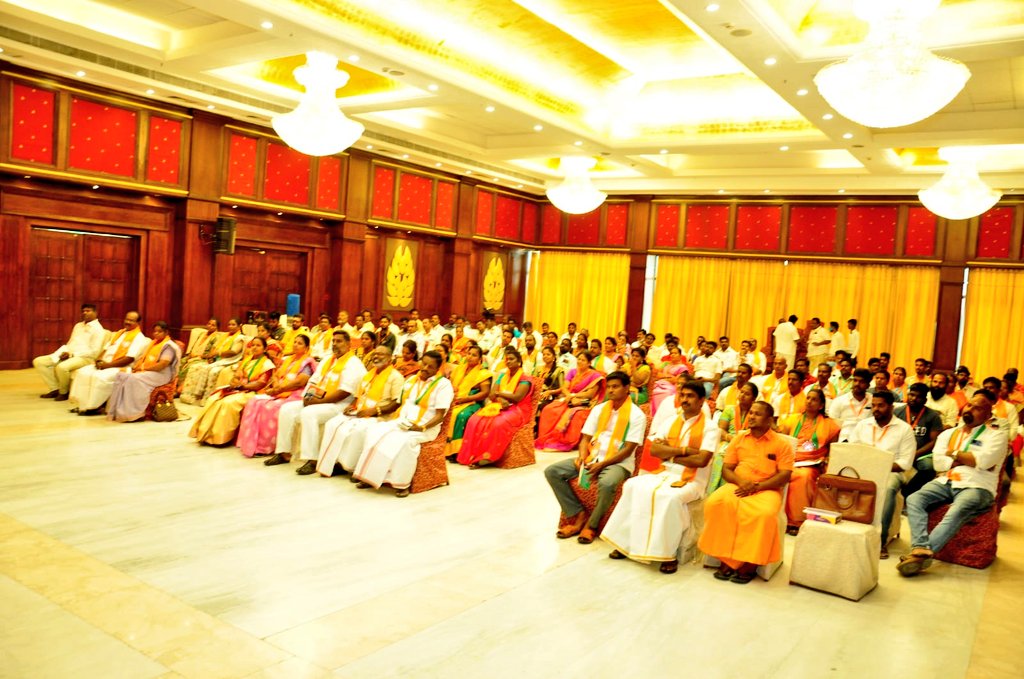 புதுச்சேரி மாநிலத்தில் நமது மத்திய அரசின் பல்வேறு மக்கள் நலத்திட்டங்களை சிறப்பாக செயல்படுத்திக் கொண்டிருக்கும் மத்திய அரசின் திட்ட பொறுப்பாளர்களை நேரில் சந்தித்து திட்டத்தின் வளர்ச்சி நிலைகள்,அதில் மேம்படுத்தப்பட வேண்டிய பணிகள் குறித்து கலந்தாய்வு செய்தேன்.
<a href="/JPNadda/">Jagat Prakash Nadda</a> <a href="/blsanthosh/">B L Santhosh</a>