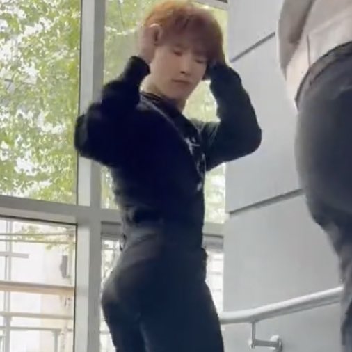 featdno's tweet photo. Dino's ass ITS BIG ITS BIG BROO https://t.co/LYBMbiu6MJ