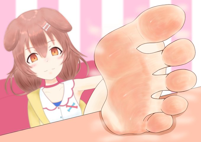 またまた推しのホロライブ・戌神ころね様を描きました～😊❤️
黙って足を舐めないとゆびゆび～されそうで堪らないです😍❤️
セリフ差分等はpixivにて公開しておりますので、そちらもよろしくお願いします🥺 