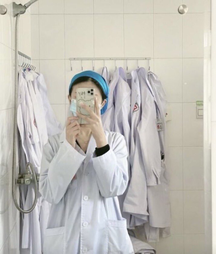 fang000510's tweet photo. 今晚来我家，饿了吃鲍鱼，渴了喝奶😘 https://t.co/8xUu7ESrJK