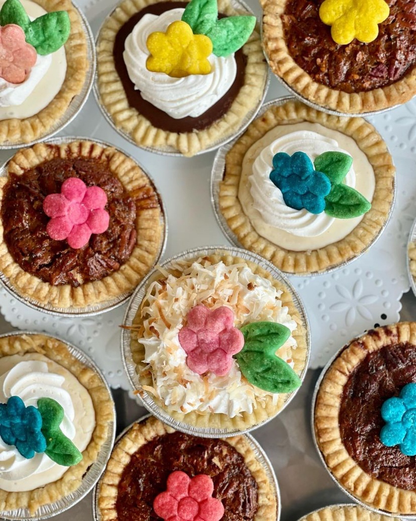 How cute are these @slicepiecompany mini pies!?

The 4 pack mini pie samplers are turning into a huge hit at the @slicepiecompany shop! Stop in today to pick up a slice, mini 4-pack, or whole pie 🥧 

slicepiecompany.com