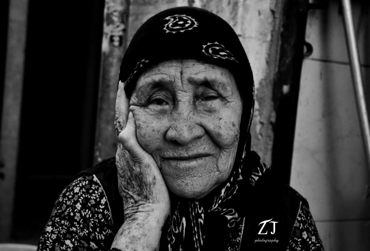 zriy_jfri's tweet photo. شد شصت سال
حالا تمام کارهایش را انجام داده بود،
مانده بود زندگی!

#احسان_افشاری 🖋
.
#photography #photo #photographer #blackwhite https://t.co/0uBisD1LzE