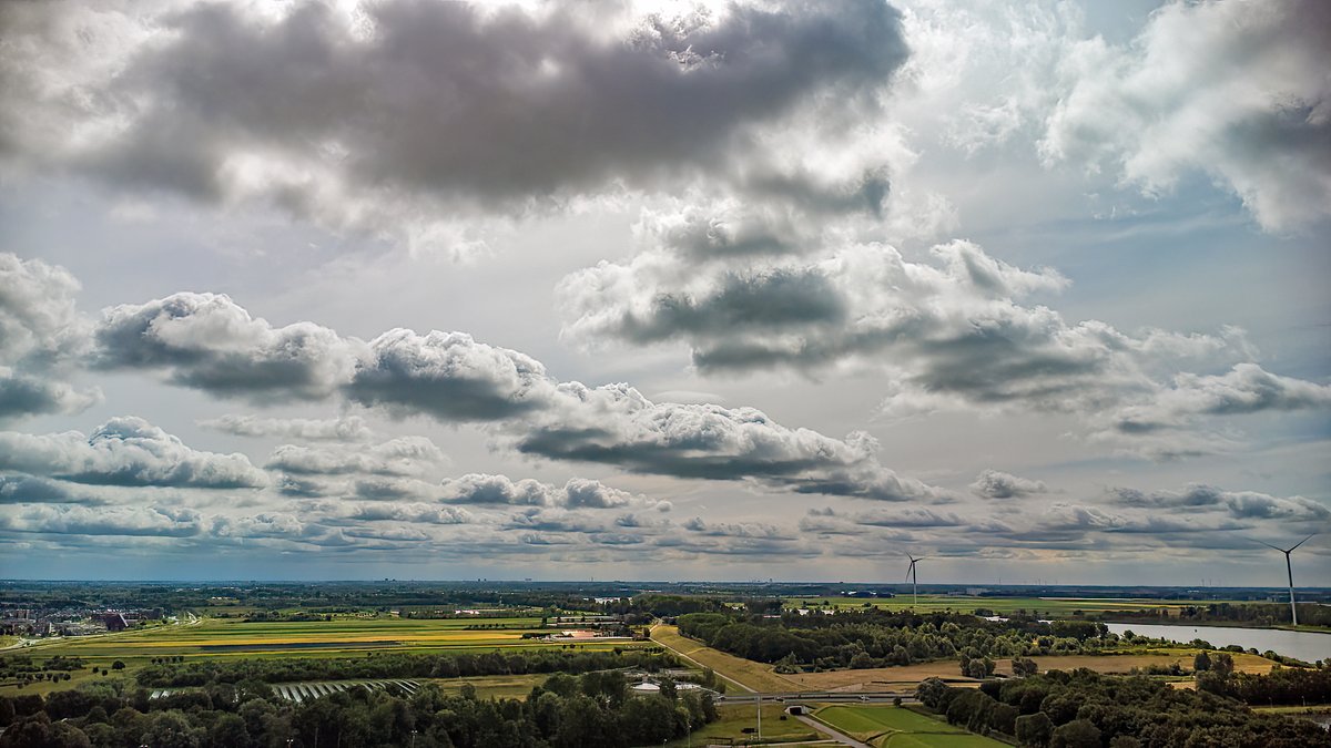 StormjagersNL's tweet photo. Barendrecht en Rotterdam in het zonnetje 📸 #weerfoto #Hellevoetsluis #Dji #DJI2 @JPHN570103 @johan_klos @BasMunne @MRTfotografie @EdAldus @BuienRadarNL @EilandVoorne @Talpaweer @weeronline @NLWeerFoto @Weerfotoklasse1 @mooieluchten https://t.co/LSCBarzHkY