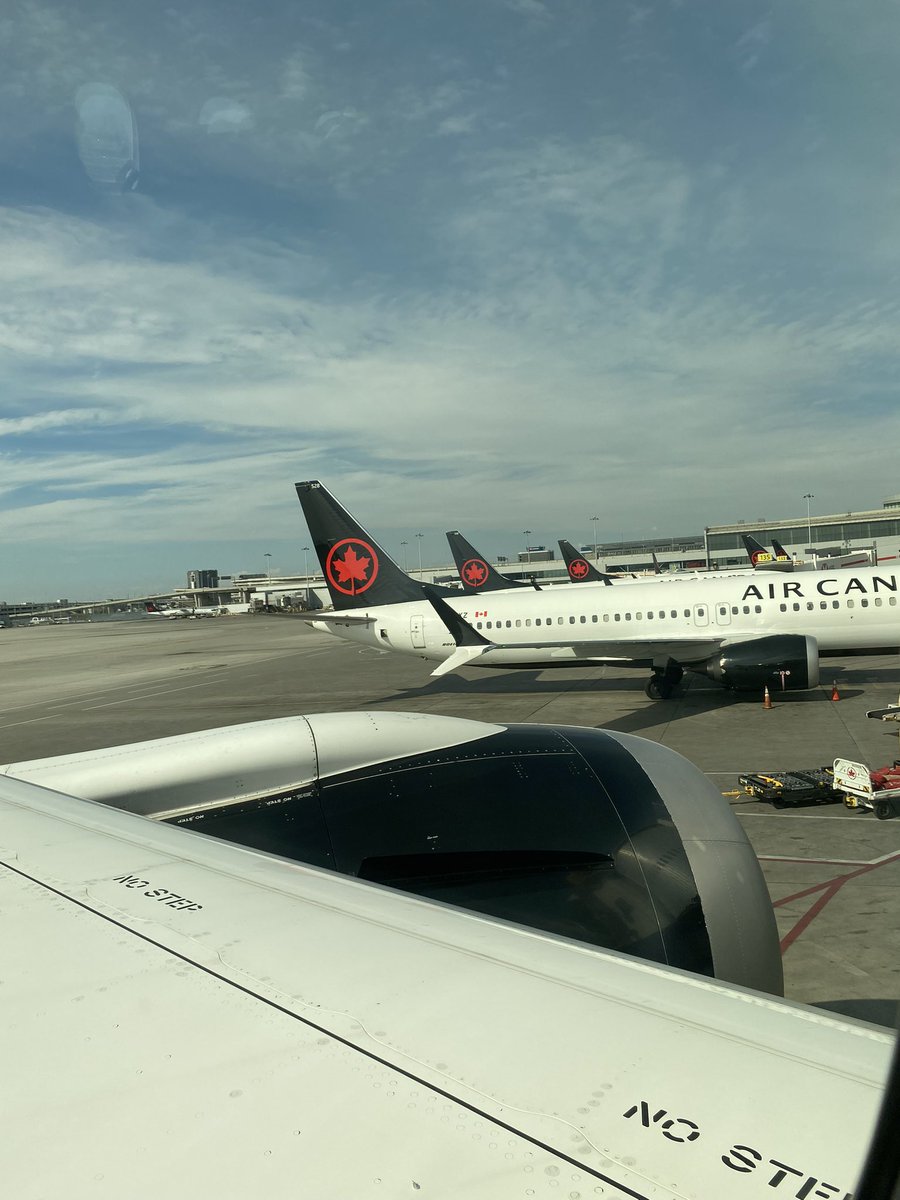 25 and sunny skies, weather looks nasty here on the tarmac at Pearson <a href="/aircanada/">Air Canada</a>. Maybe check in with the pilots, they are waiting on fuel #gongshow
