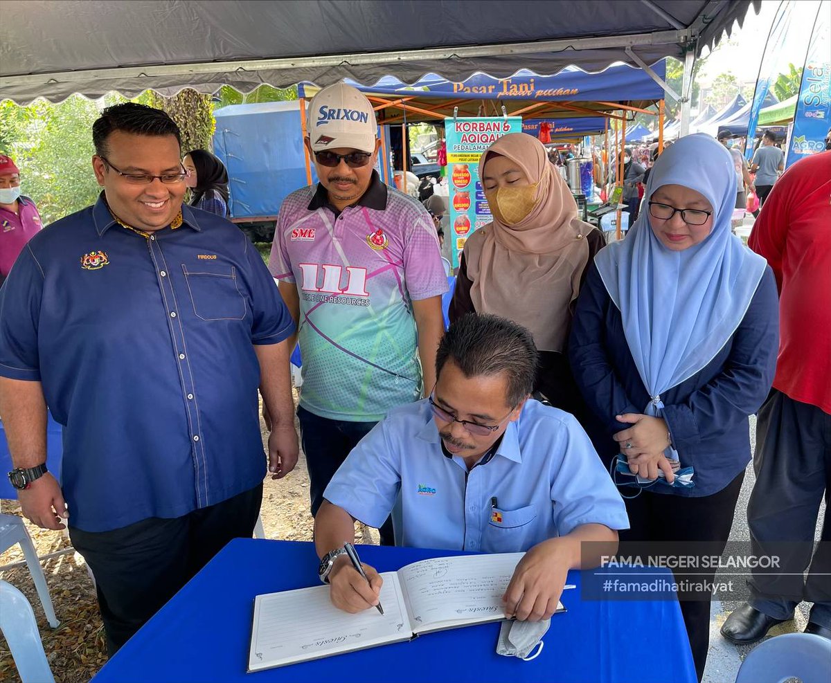 FAMASelangor's tweet photo. 9 Julai 2022 | Sabtu | Kuala Selangor

Suasana kemeriahan pengunjung jelas terpampang sepanjang Program Semarak Jualan Terus Dari Ladang Keluarga Malaysia Sempena Aidiladha di lokasi Pasar Tani Saujana Utama. https://t.co/6TIykxlHvx