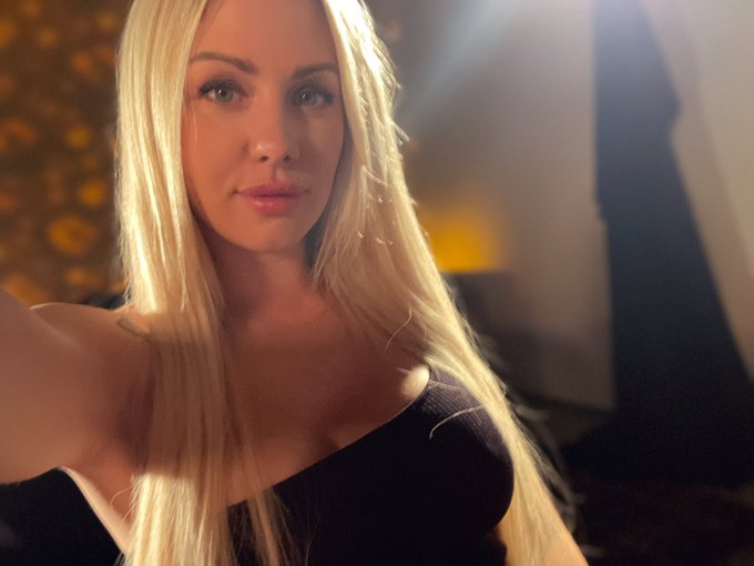 Watch Angie Lynx's leaked NSFW photo on TwXstars