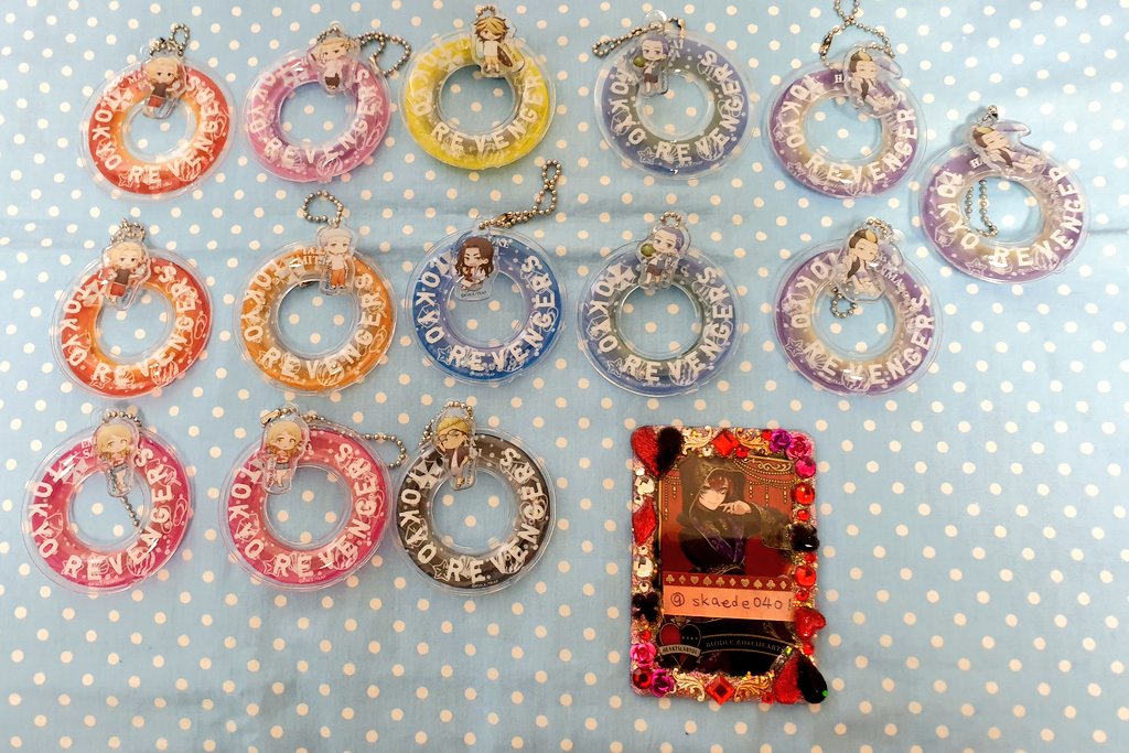 skaede1100's tweet photo. 【交換/譲渡】東京リベンジャーズ 東リベ 江ノ島 海の家 浮き輪 スイパラ

譲：佐野、龍宮寺、三ツ谷、場地、羽宮、○八戒、半間、○稀咲、○エマ

求: 松野 or 定価+送料

○を含めて優先。
全て決まりたいので返事は時間頂きます。
→ https://t.co/7yCzYACCcz