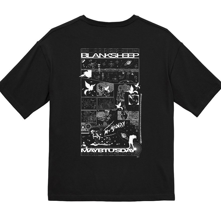 teamMAyb's tweet photo. 去年"My gravity"をリリースした時に作ったオリジナル謎Tシャツ。漫画風デザインからのまさかのアニメの声真似を今年する事になるとは…とりあえず来たら自分で着てみるけど、欲しい人がいたら教えて下さいね🥰 https://t.co/XeIztJCaM3