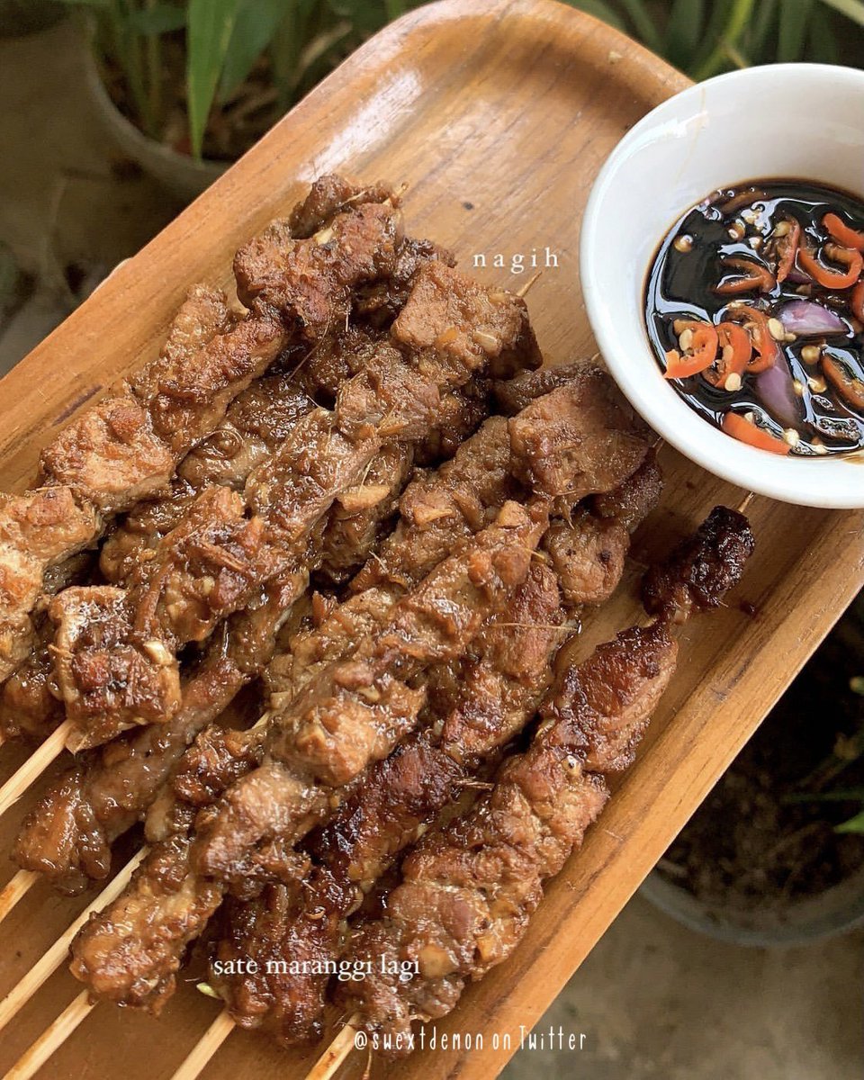 guys kalo bingung daging sapi nya mau dimasak apa, cobain bikin ini!

walau agak effort tp beneran enak bgt, approved by orang rumah bahkan alm bapakku pas di rs kmrn minta dibikinin lagiii 🤍✨

resepnya simple cuma nusukin dan bakarnya aja yg effort, aku drop di bawah! #syeeats