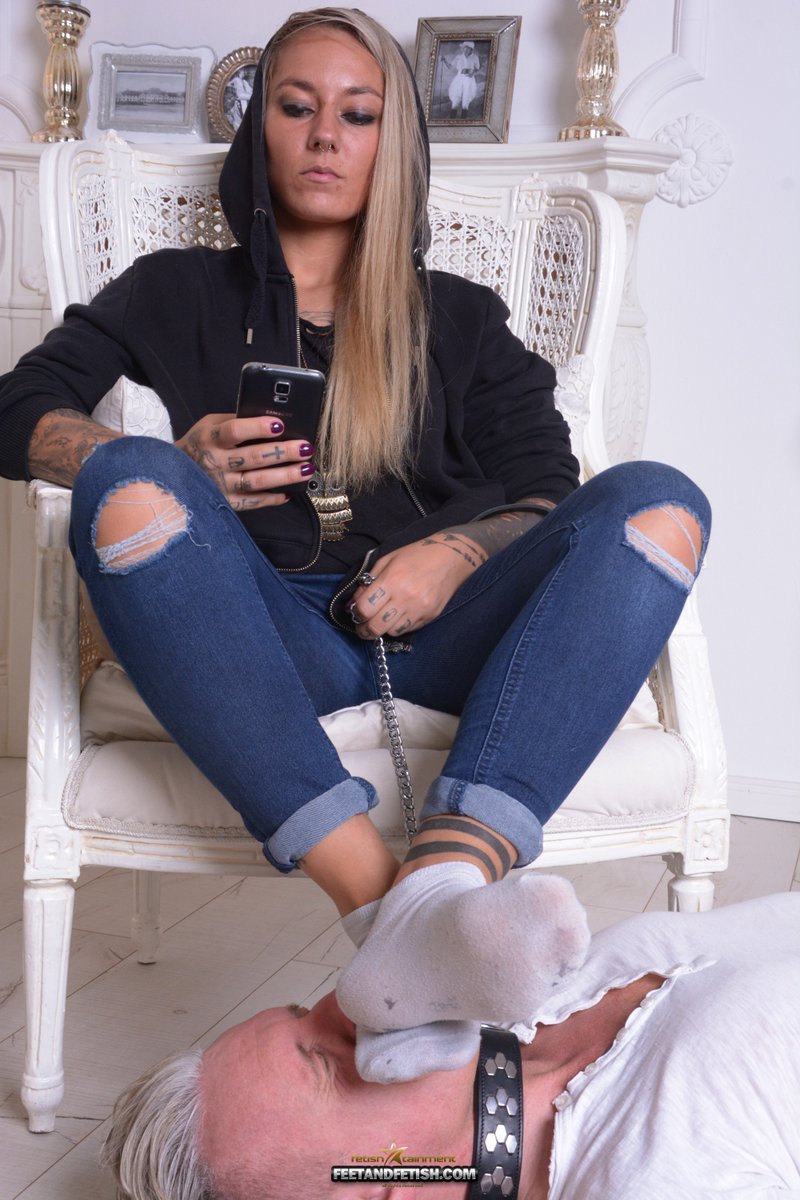 FeetFemdomVideo's tweet photo. DU WIRST UNS LIEBEN 😍😈RT UNS 🫶
https://t.co/FZpdJjVtZW

Mega Sites:
https://t.co/lFZutMDZD7
https://t.co/T7vy3TkGAU
https://t.co/GdsFJTsFNt

Stores:
https://t.co/SnE4keqfAc
https://t.co/dxBRWRiYX0
https://t.co/0x2iUl9Dby

#femdom #footfetish #footdomination #fussfetisch https://t.co/wyeVKM0195