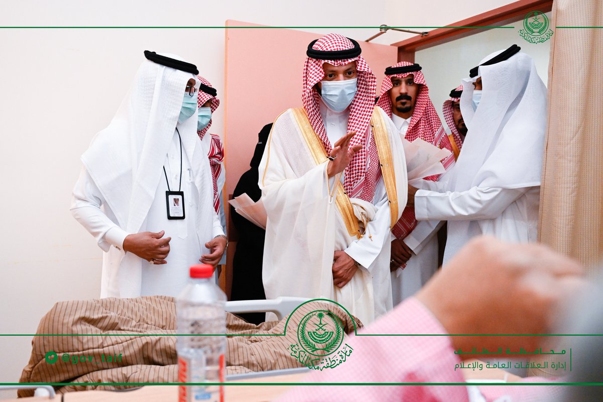 #محافظ_الطائف الأمير #سعود_بن_نهار 
يزور المرضى في مستشفى الملك عبد العزيز، ويهنِّئهم بمناسبة #عيد_الاضحى المبارك