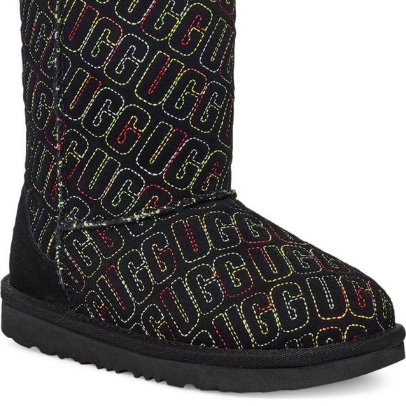 GanMuimono's tweet photo. So good I had to share! Check out all the items I'm loving on @Poshmarkapp #poshmark #fashion #style #shopmycloset #frenchconnection #ugg #zenithangel: https://t.co/RoSAJwZjCm https://t.co/HLCYWVM6pg