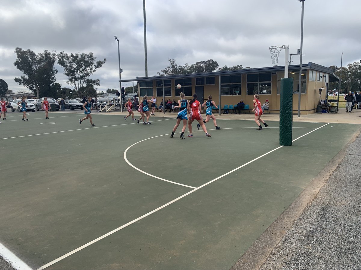 RESULTS//

Mixed results from Ariah Park today

1st Grade: Jets 13.4-83 def CSU 6.7-43
Ressies: CSU 17.9-111 def Jets 2.3-15

A Grade: CSU 84 def Jets 48
A Res: Jets 40 def CSU 34
B Grade: CSU 41 def Jets 24
C Grade: CSU 52 def Jets 17

CTFP/S 🐷🐷