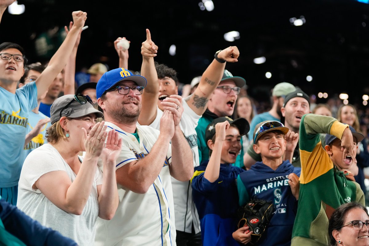Mariners's tweet photo. Electric Factory remains electric 🔋⚡️ https://t.co/t1V1iadvxK