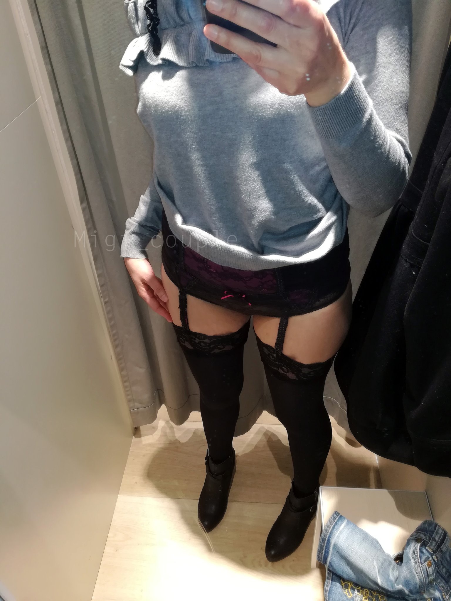 Buon weekend! Chi mi accompagna a fare shopping? 💋🛍️ Puoi sbirciare nel camerino... #esibizionistaItaliana #mogliesibizionista #ExhibitionistWife #exhibitionist #hotwife #stockings #corset #changingroom #dressingroom #selfie https://t.co/5mWe4Sp6LD