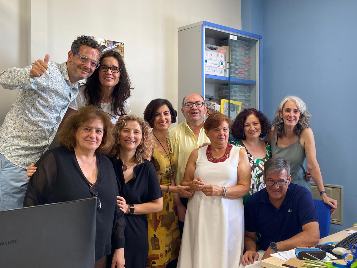 Compañer@s del <a href="/CEpdeSevilla/">CEP de Sevilla</a>, de la red asesora,de los centros educativos que he tenido el honor de llevar, ponentes, tutor@s, colaboradores en la formación, amig@s, compañer@s <a href="/FormacProfAnd/">Servicio de Planes de Formación</a> , a todos GRACIAS <a href="/fjavier_AJ/">F JAVIER ÁLVAREZ JIMÉNEZ</a> <a href="/luismiglesias/">Luis M. Iglesias</a>