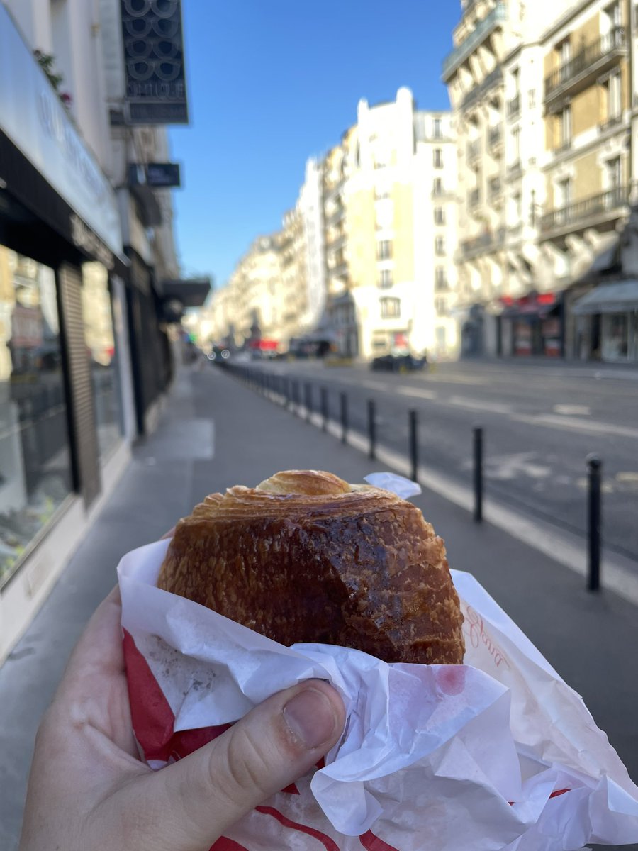Ready for the first day at #FENS2022. Of course I needed a croissant first… #AnnaInParis