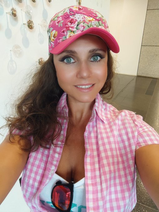 Buon fine settimana a tutti 😘🌻🍀🇦🇪🌞 https://t.co/3zUjBv6ysl<a href="/tag/dubai"class="tags"><span>#dubai</span></a><a href="/tag/uae"class="tags"><span>#uae</span></a><a href="/tag/silviabianco"class="tags"><span>#silviabianco</span></a><a href="/tag/uaenationalday"class="tags"><span>#uaenationalday</span></a><a href="/tag/uaenationalday47"class="tags"><span>#uaenationalday47</span></a>
