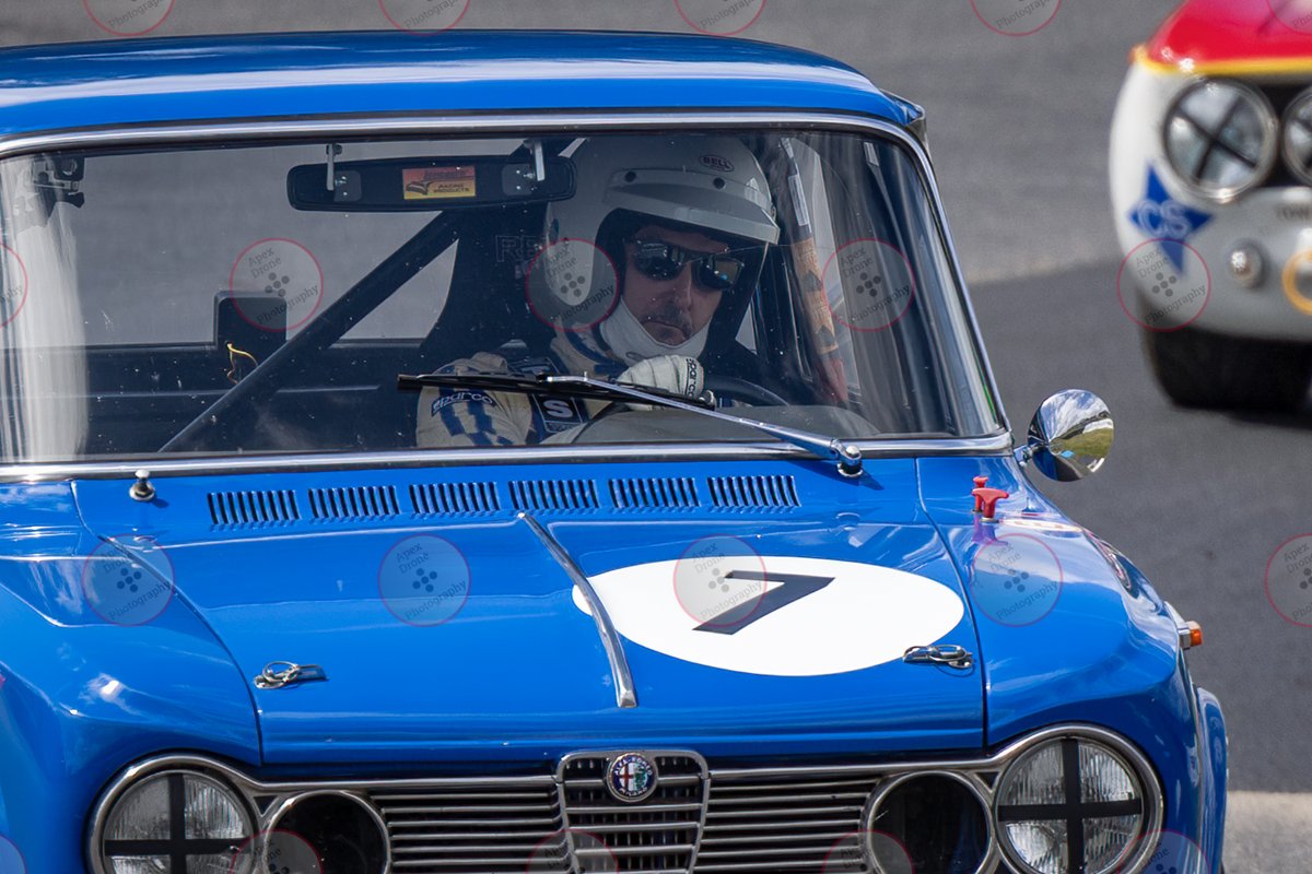 John Symes, in his Alfa Romeo Giulietta Ti, tries the long way round at North Bend with Paul Auston in a Lotus Elan (by special invitation) defending the inside line. #HRDC 'Classic Alfa Challenge' at Lydden Hill Race Circuit. #historicmotorsport #classiccarracing #alfaromeo