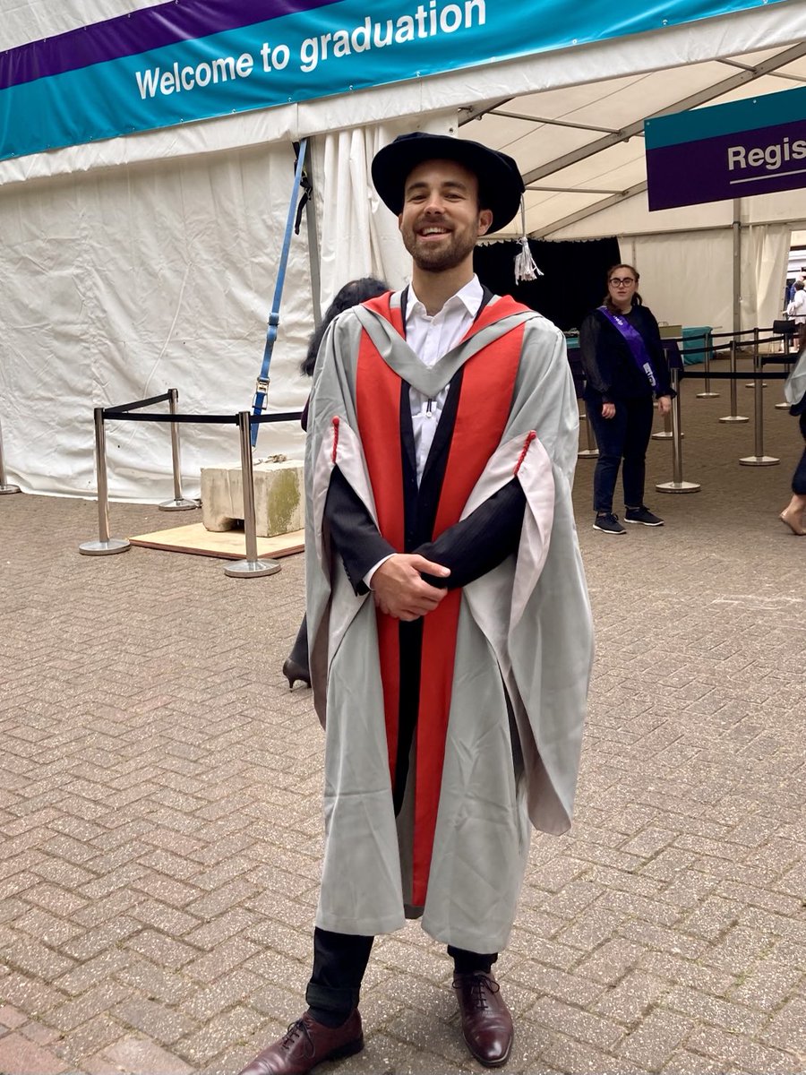 Ce magnifique docteur en génétique est mon fils! Proud of him ⁦@ucl⁩ ⁦@londonuniv⁩ #genetic ⁦@realRihellab⁩ ⁦@francois_kroll⁩ #graduation