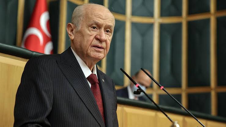 “Tabipler Birliği kapatılmalı. Bir avuç ne idüğü belirsiz doktor kılıklı anarşist ruhlu insanlardan mesleği kurtarmak lazım.”

-  MHP Lideri Devlet Bahçeli