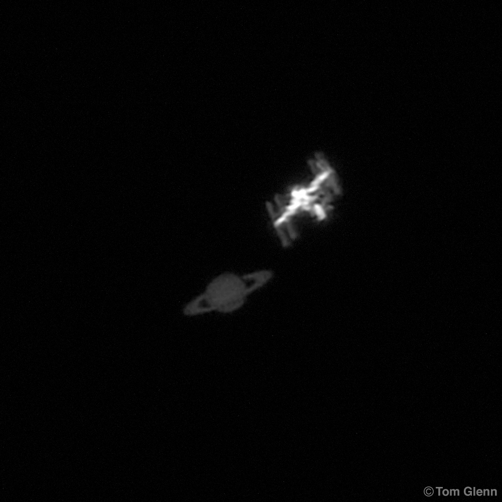 Klein_Universe's tweet photo. Soaring high in skies around planet Earth, bright planet Saturn was a star of June's morning planet parade. But very briefly on June 24 it posed with a bright object in low Earth orbit, the International Space Station [read more: https://t.co/hANMNHzJKh] https://t.co/HGvs7VVS3Y
