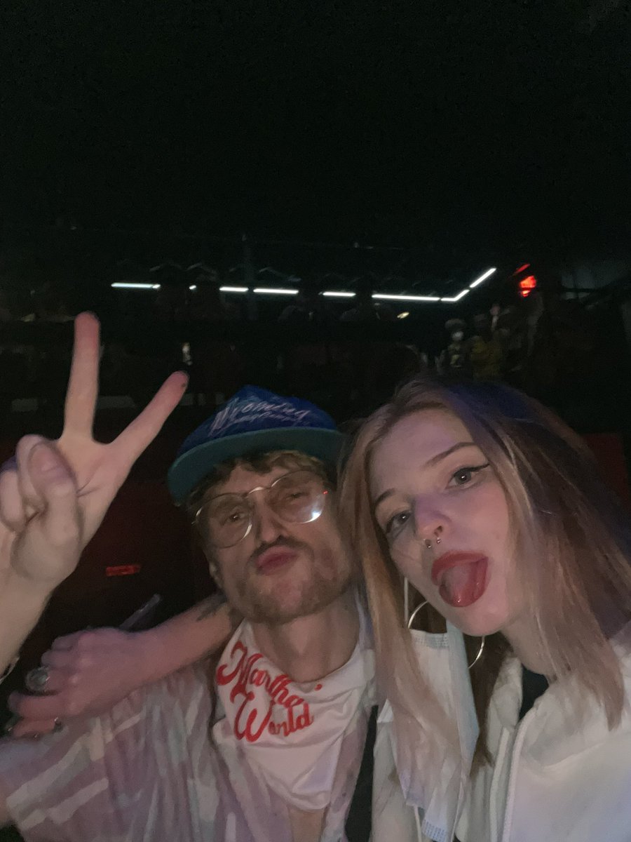 Zlmbird's tweet photo. @slug_christ you are an angel from above and your set was amazing i luv u bby 💕🖤💕🖤 https://t.co/0ywTFbhjPy