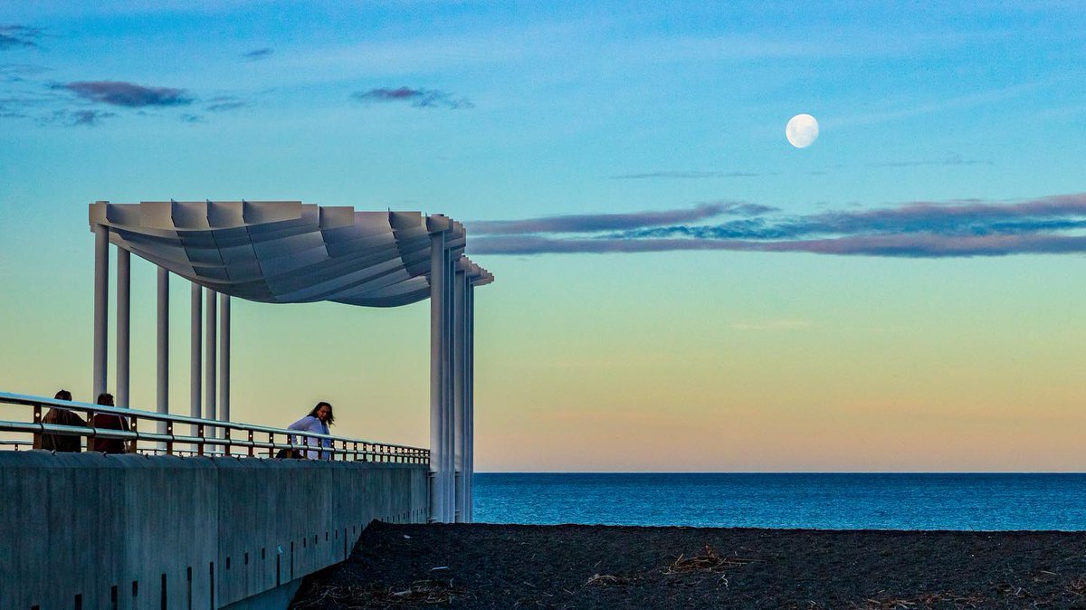 GTGHHawkesBay's tweet image. 📷 by @amandahodge_itsthelittlethings: Napier viewing platform and the moon

#napier #moon #viewingplatform #marineparade #ocean #nz #hawkesbay #napierhawkesbay #earthpix #world #travelnz #nztravel #life #hawkesbay #view #lookout #sky #beach #instagood #instadaily @gtghhawkesbay