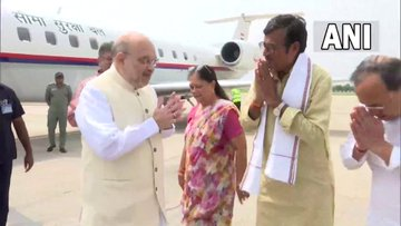 आज केंद्रीय गृह मंत्री श्री <a href="/AmitShah/">Amit Shah</a> जी के जयपुर आगमन पर भाजपा पदाधिकारियों के साथ एयरपोर्ट पहुंचकर उनका स्वागत किया। इस दौरान पूर्व मुख्यमंत्री <a href="/VasundharaBJP/">Vasundhara Raje</a> जी, प्रदेश प्रभारी  <a href="/ArunSinghbjp/">Arun Singh</a> जी, प्रदेशाध्यक्ष <a href="/DrSatishPoonia/">Satish Poonia</a> जी, संगठन महामंत्री <a href="/chshekharbjp/">Chandrashekhar</a> जी मौजूद रहे।
