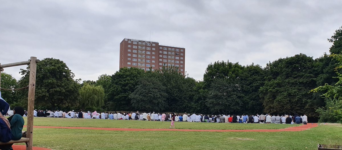 easton_academy's tweet photo. Eid Mubarak! Today we welcomed over 2000 people for morning prayer @DBAT_UK  #EID #community https://t.co/dSn6hcN7s9