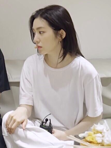 irenebaethread's tweet photo. Just #IRENE casually rocking every white shirt she wears🤤 ( a slay thread ) https://t.co/2yIURiZr5V