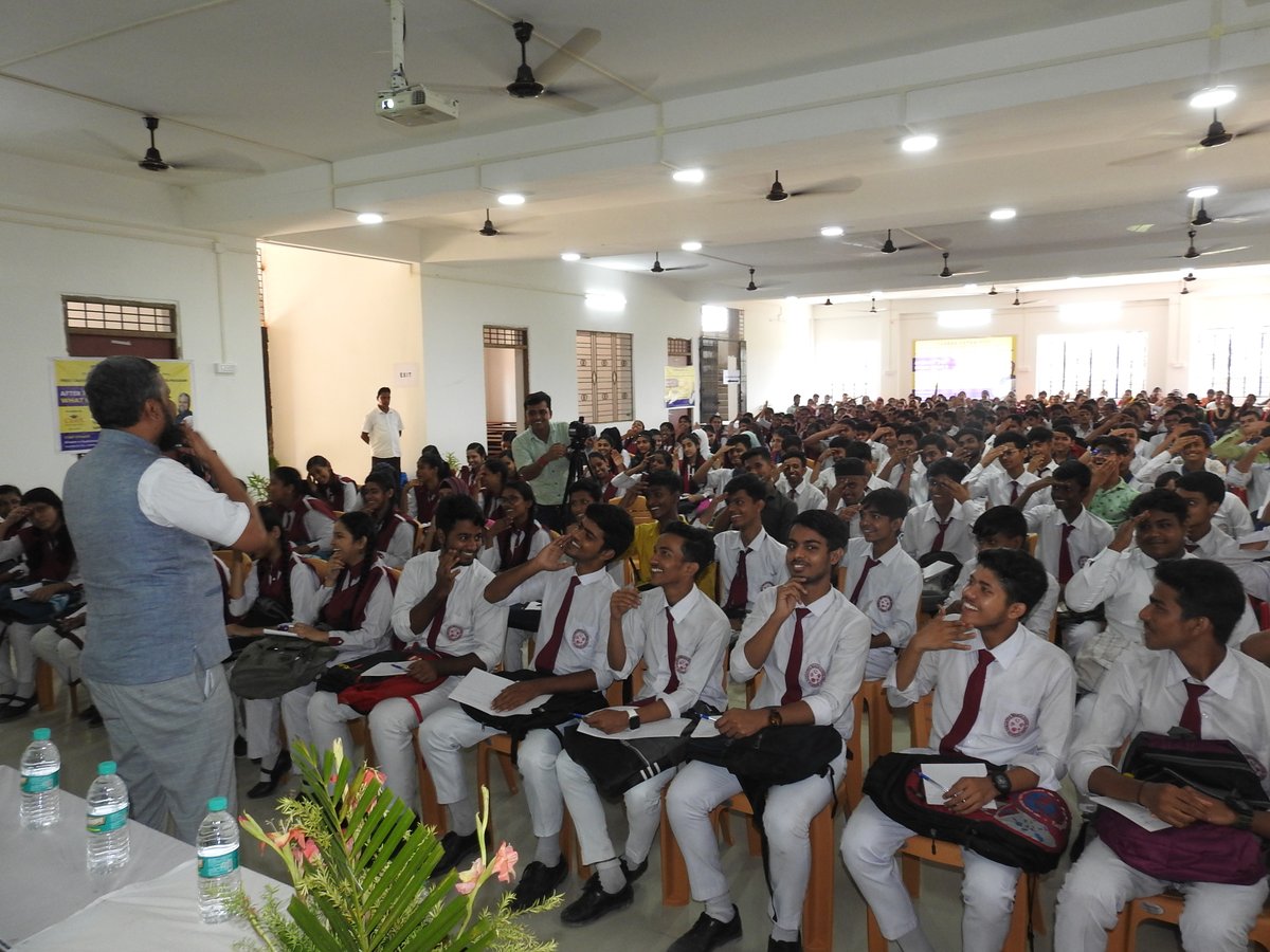 mamoon00986250's tweet photo. Friends! Happy to share that a career counseling workshop was held at Samaritan Public School (Bankra) on 7th July, 2022 at the school campus conducted by a renowned career coach Mr. Ameen Mudassar. https://t.co/naYhEOBspT