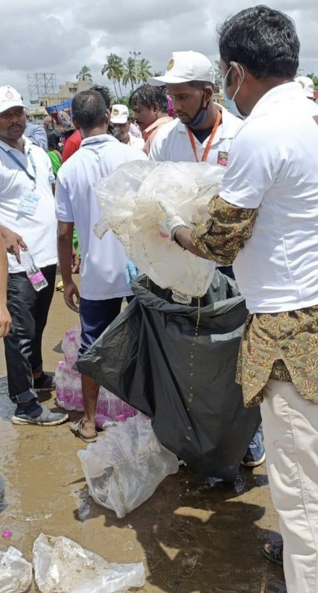 sudarsansand's tweet photo. Single-use plastics are hazardous for environment.
Glad to join “Swachh Sankalp” to reduce single-use plastic products and also for #SwachhTeerths. Glimpses of @AameOdia’s awareness drive for #PlasticFreeRathYatra on #BahudaYatra at Puri. #BeatPlasticPollution https://t.co/muifdoSWzK