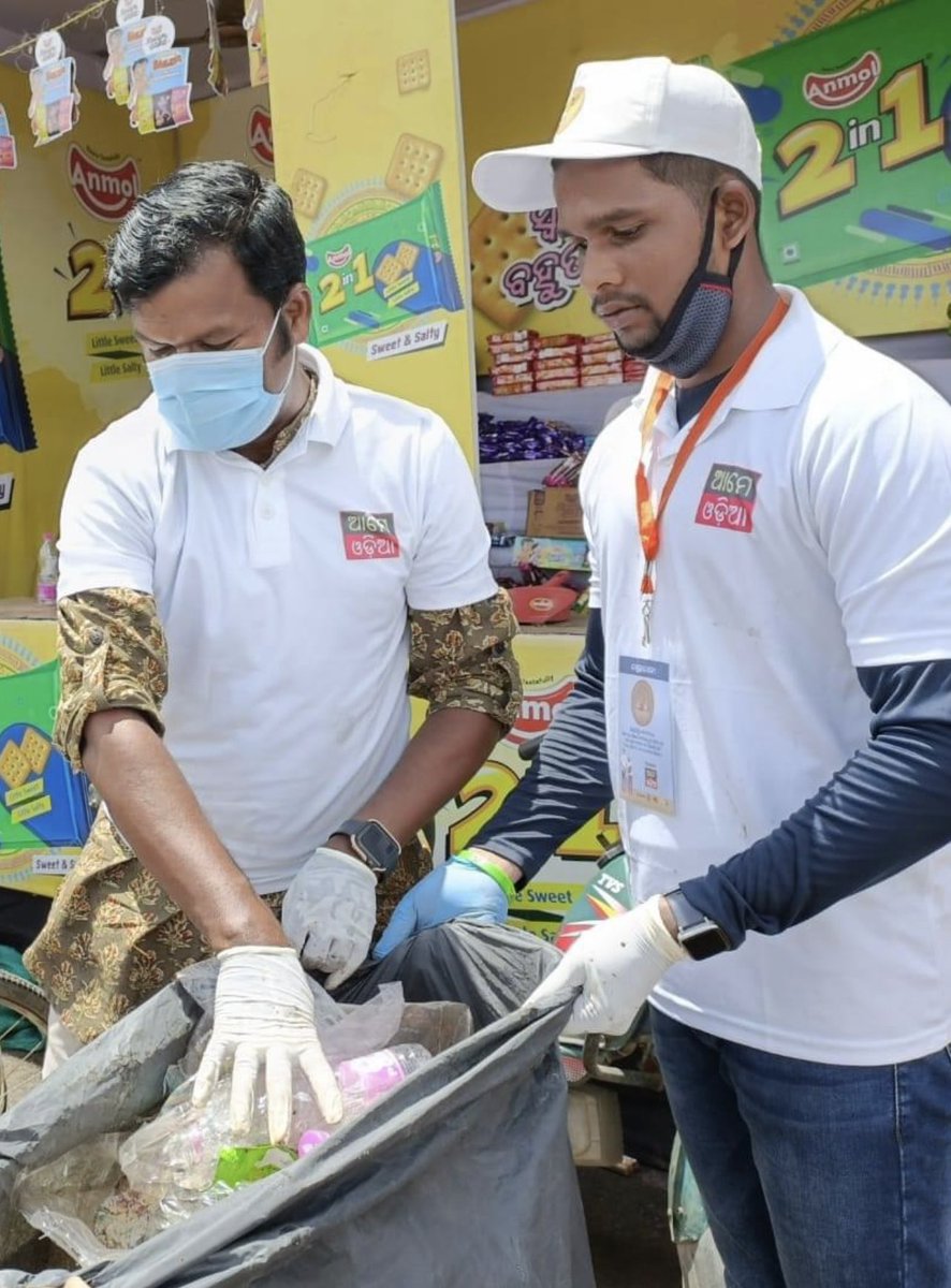 sudarsansand's tweet photo. Single-use plastics are hazardous for environment.
Glad to join “Swachh Sankalp” to reduce single-use plastic products and also for #SwachhTeerths. Glimpses of @AameOdia’s awareness drive for #PlasticFreeRathYatra on #BahudaYatra at Puri. #BeatPlasticPollution https://t.co/muifdoSWzK