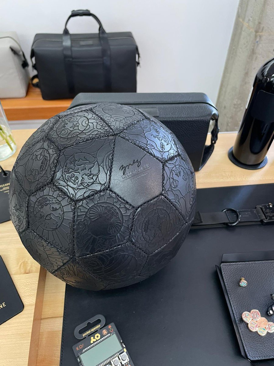 From Web3 to Web2. Now we can use our points generated by our NFT (Elemental By FangLijun &amp; Fragment By James Jean) to redeem these AMAZING merch!🤩
Well done <a href="/outland_art/">Outland</a> 👏🏼 
And thank you <a href="/FanglijunStudio/">Fang Lijun Studio</a> <a href="/JamesJeanArt/">James Jean</a>