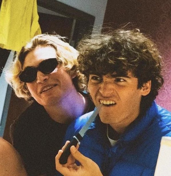 Loundrew4ever's tweet photo. be weird with me always #mukeforever https://t.co/hldueoZR8T