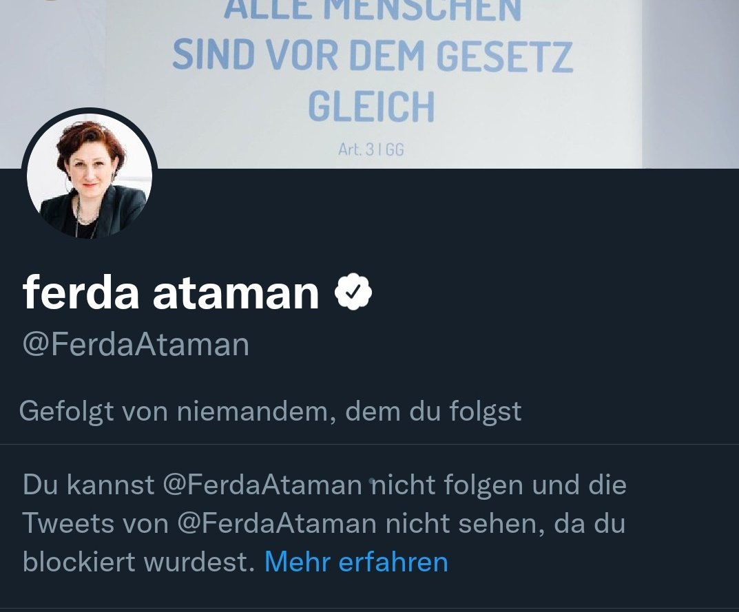 Und schwupps von der neuen Antidiskriminierungsbeauftragten geblockt, weil ich mich als migrantische Frau von ihr nicht vertreten fühle. Das fängt doch gut an