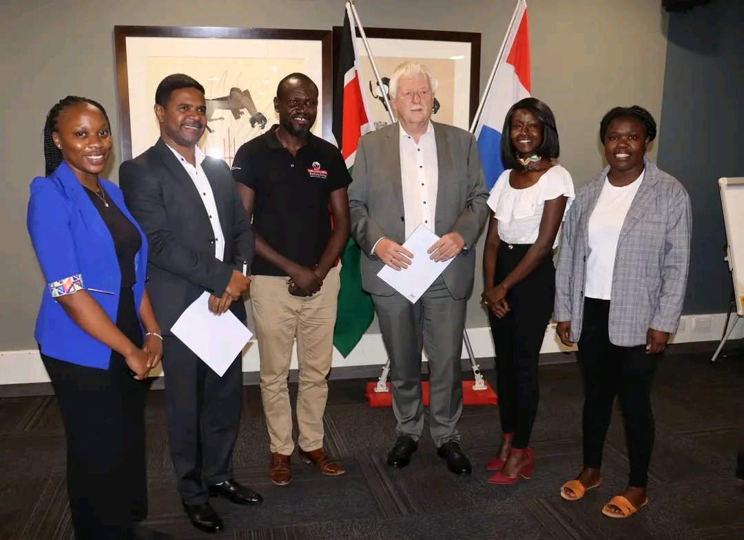 RoguestSensei's tweet photo. Partnership with the Netherlands Embassy to Strengthen Justice Centres Movement in Kenya. HAKI Africa today signed an agreement with the Netherlands Embassy to support the social justice centres movement in Kenya.
#ForHAKI
#Standup4HumanRights https://t.co/WyTkK4e0KN