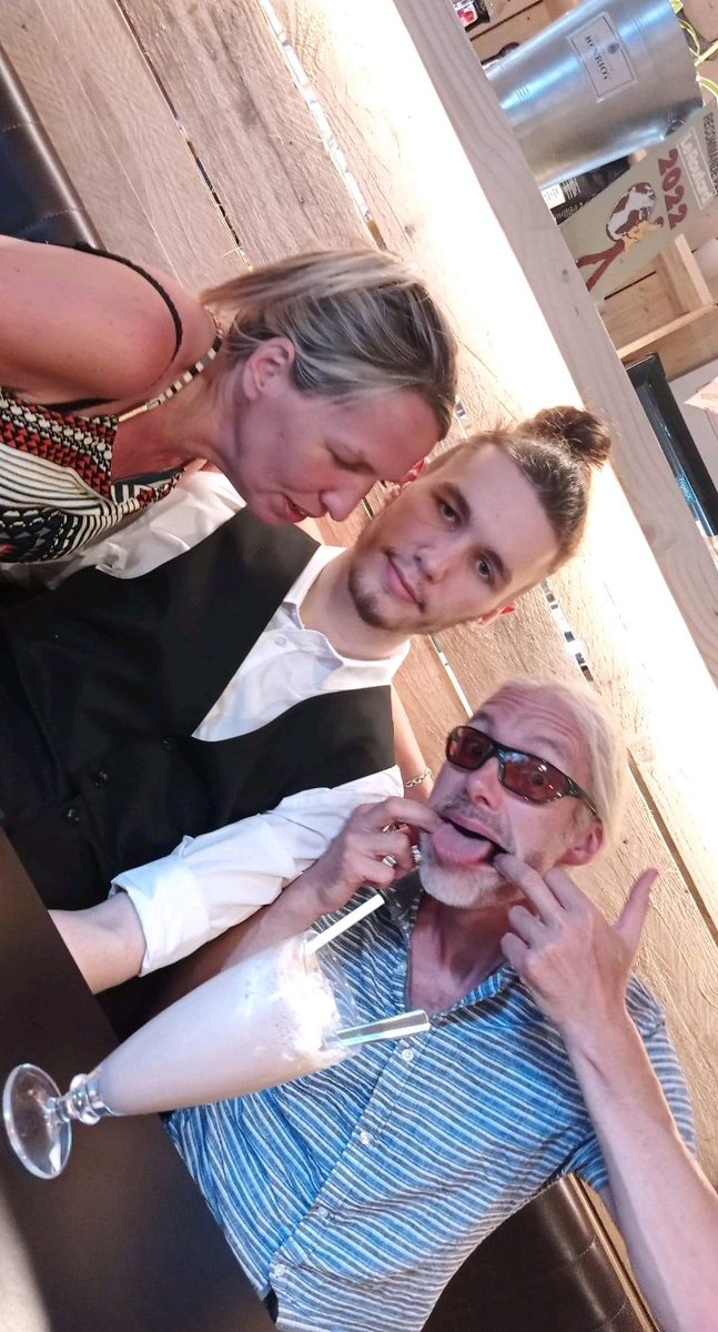 Our family photo to commemorate our son passing his BAC diploma, "Do you think you can act like a grownup for 30 seconds?" is what I'm saying to my husband.. my sons face says it all 🤣 Could be the cover shot to my #comedy series 'My Perfect Life' 
#writerslift #writersoftwitter