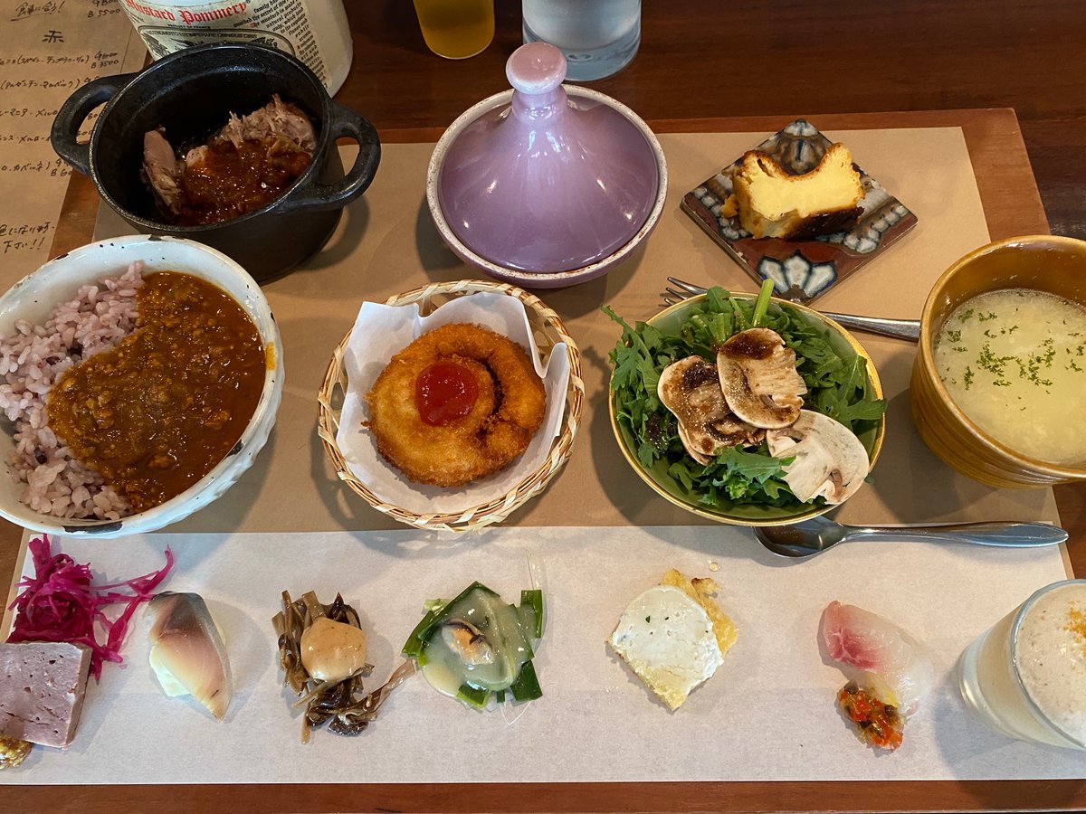 今日のお昼ごはんも外食😋 和洋色々食べられる不思議なメニューだったなぁ。