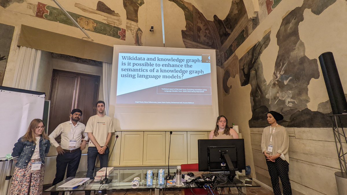isws_semweb's tweet image. The Hufflepuffs are presenting their work on enhancing KGs with language models. The group was tutored by @pgroth #isws2022